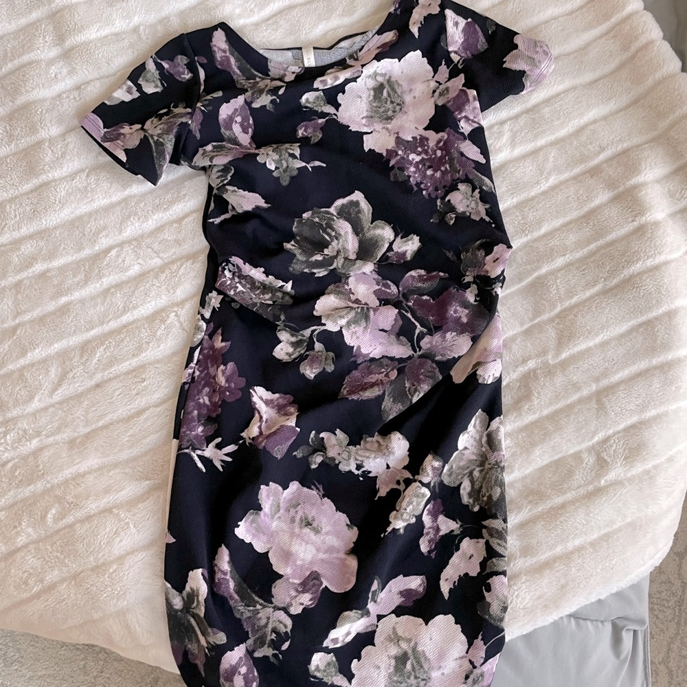 PinkBlush maternity dress, ruched side, medium, stretchy comfy floral 🌺